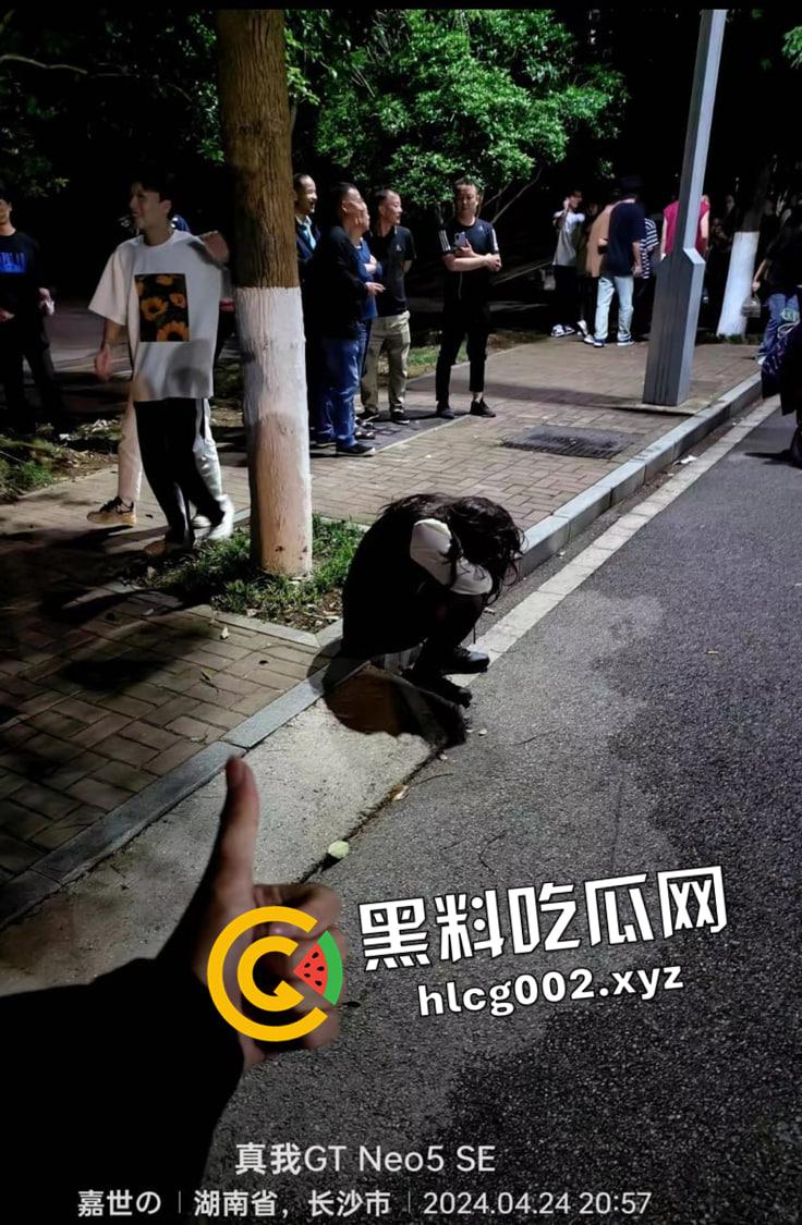 湖南长沙职业技术学院 男扮女装进女生宿舍猥亵  被抓到当众处刑 这就是大屌萌妹吗-6