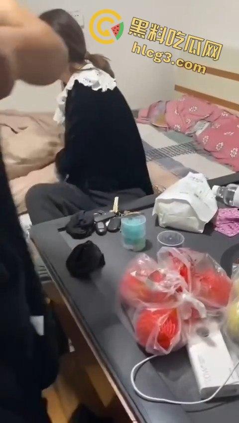 捉奸捉到奸夫淫妇现场！网友发问：为啥不先离婚？-6