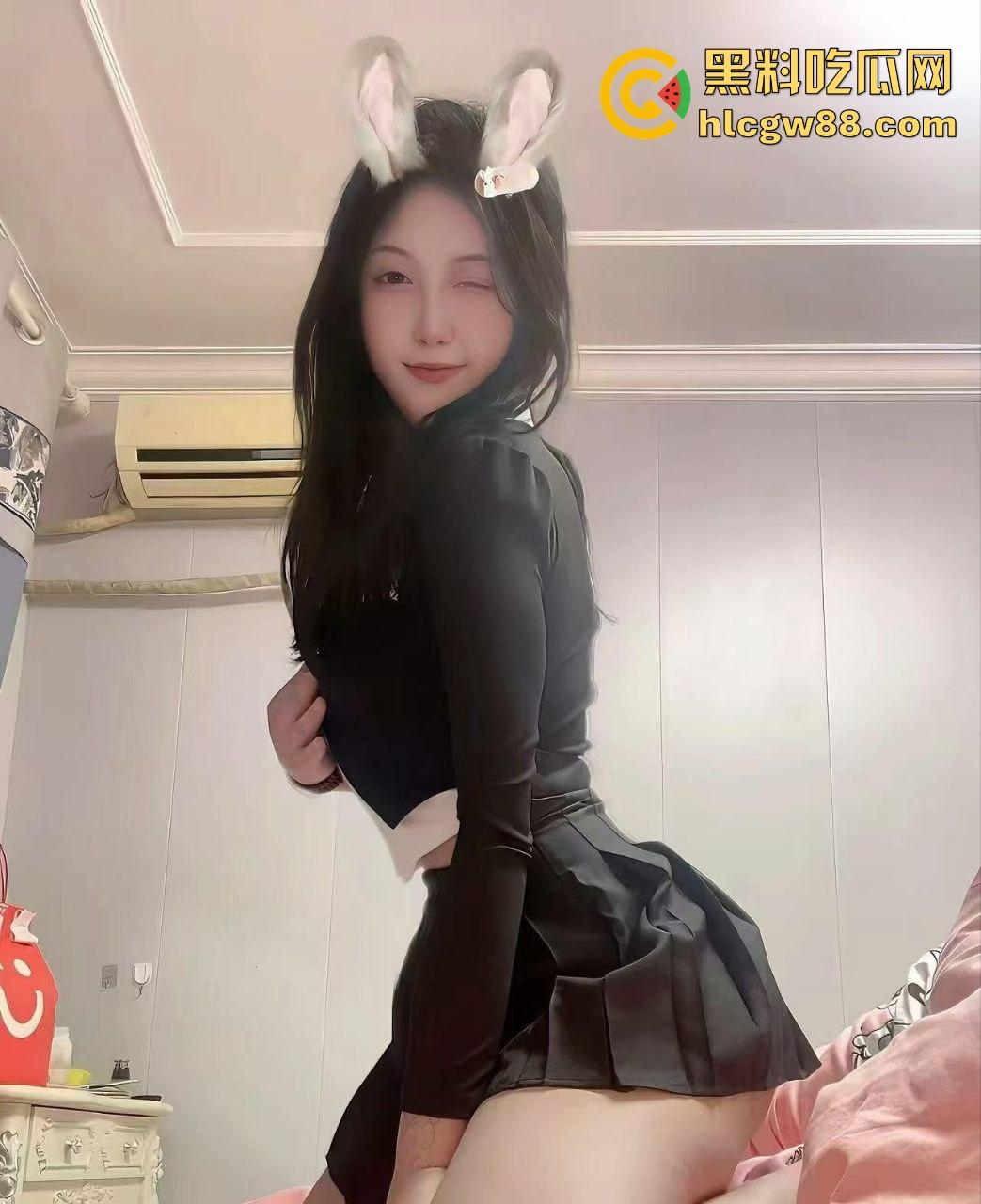 江西九江万达广场地下车库惊现激情时刻 情侣大胆挑战车库打炮,不料被偷拍 内容炸裂!-1