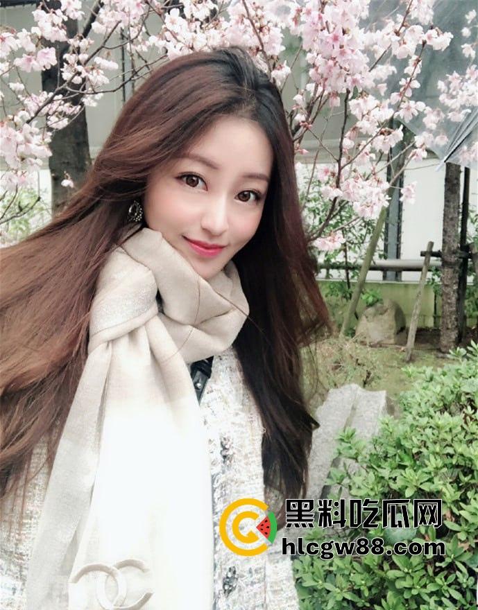 中经贸学院巨乳校花【李雅】挺翘巨乳勾魂荡魄，嫩穴道具插得淫水四溅，跟男友啪啪干得昏天黑地！-1