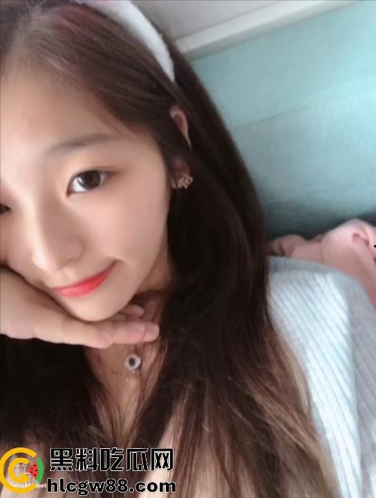 中经贸学院巨乳校花【李雅】挺翘巨乳勾魂荡魄，嫩穴道具插得淫水四溅，跟男友啪啪干得昏天黑地！-11