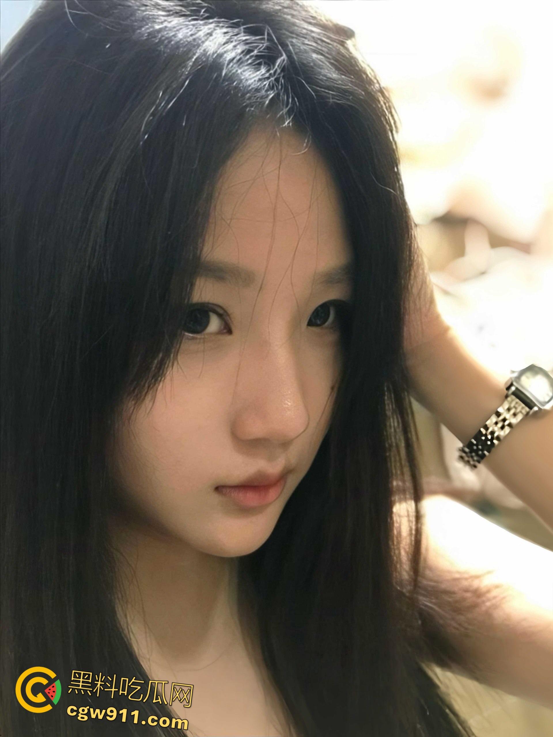 内蒙古赤峰清纯小妹【贾怡】，高颜值极品身材，被男友无套爆操高潮 ，镜前跪地口交，白嫩肥臀后入疯狂榨精！-3