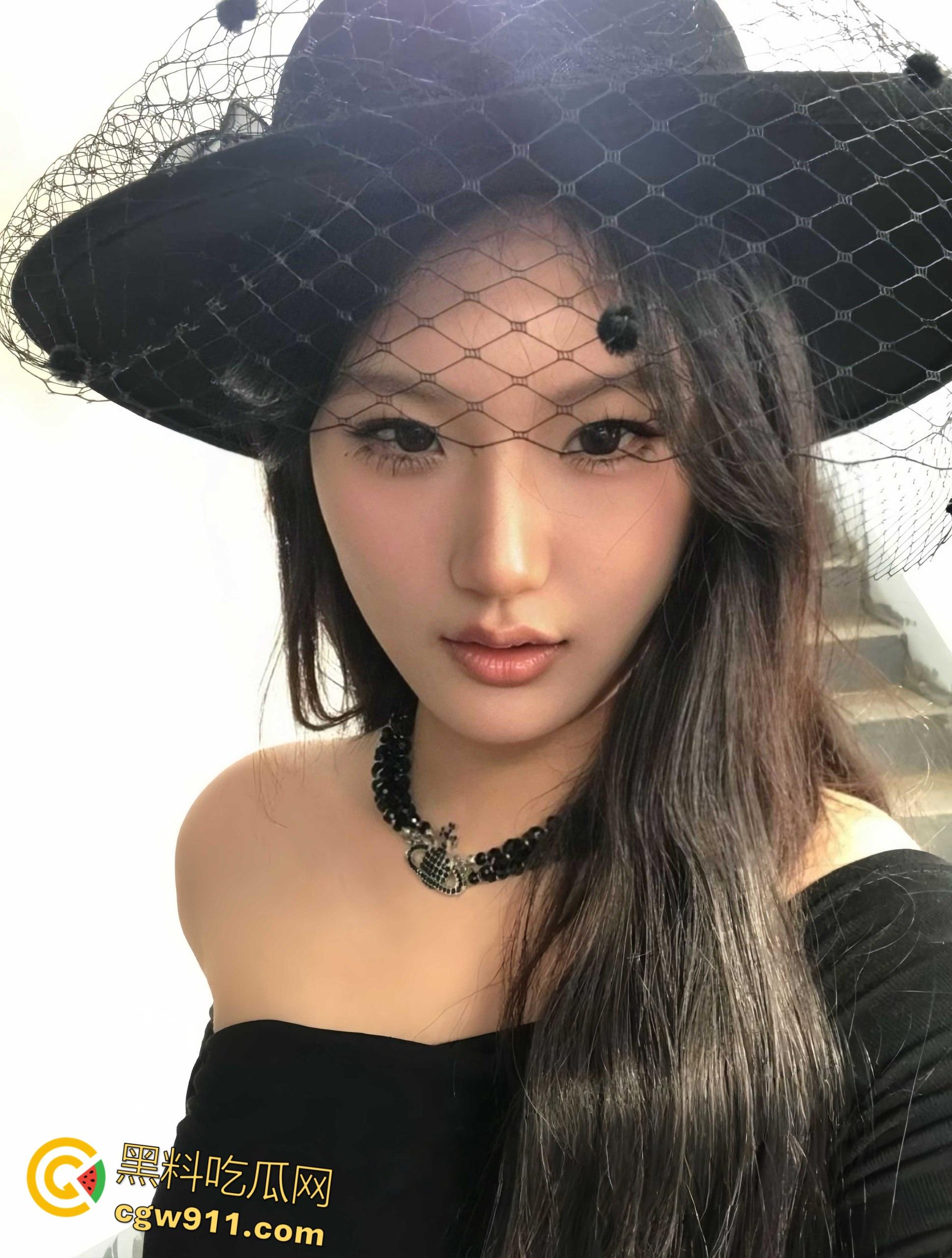 内蒙古赤峰清纯小妹【贾怡】，高颜值极品身材，被男友无套爆操高潮 ，镜前跪地口交，白嫩肥臀后入疯狂榨精！-4