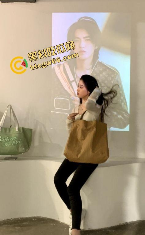 西安音乐学院大三学姐【蓉蓉】恋爱中私约前任被现任破解网盘扒出，实锤露脸doi资源外流！-2