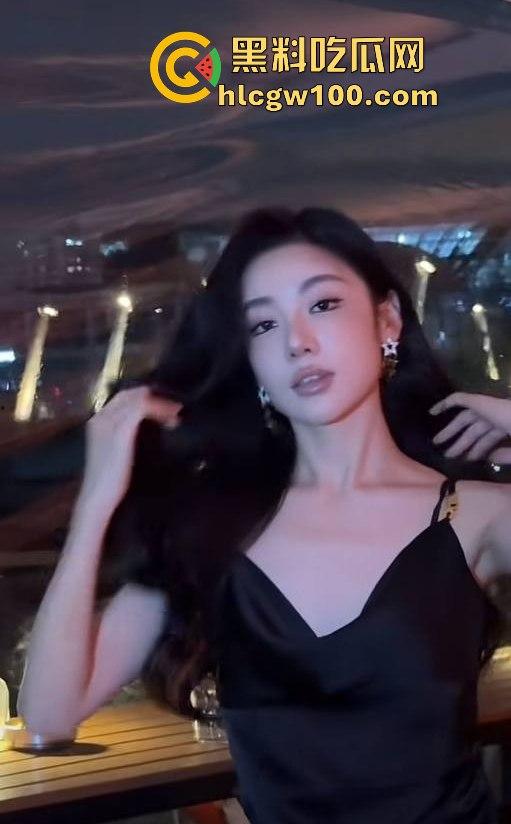 抖音反差婊【殷萧童】的大瓜吃了吗，直播双开一半抖音一半黄播的女主现化身名媛妄想挣脱互联网记忆。-2