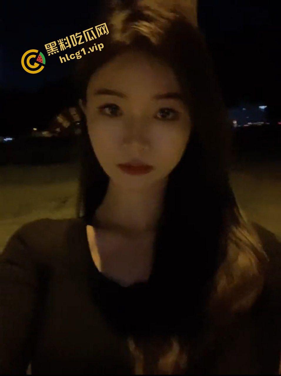 推特极品福利姬『木贞』金主专属母狗 妖娆身姿相当哇塞！定制私拍流出！-1