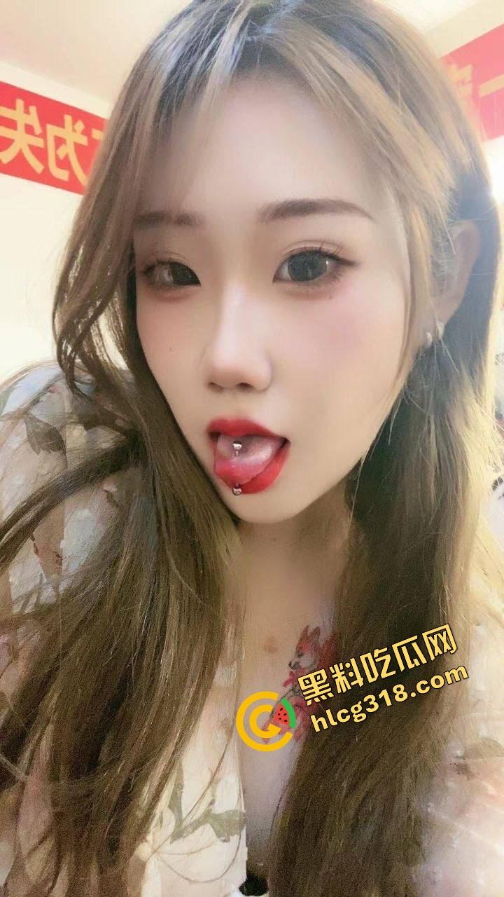 江苏理工大舌钉纹身女大生『宋婧妍』私密调教视频疯传，双手捆绑跪地持皮鞭，后入爆操深喉口交！-2