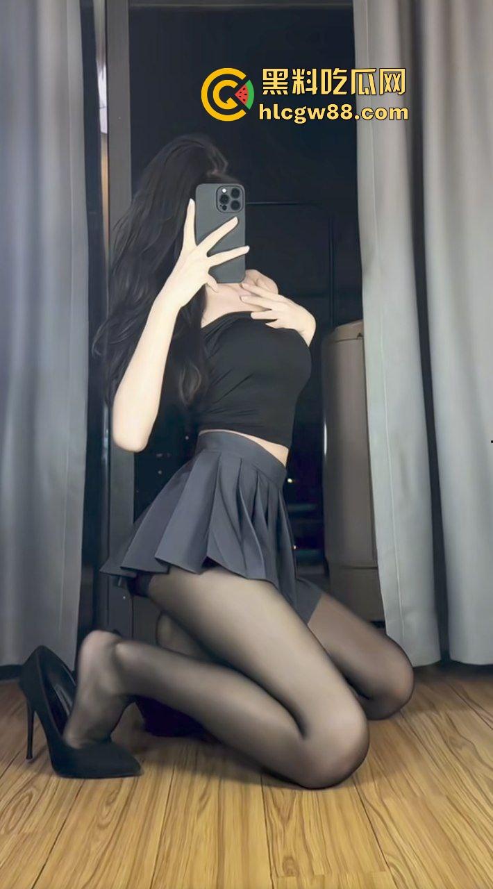 抖音黑丝御姐福利姬骚鸡【黑色蕾丝喵】酒店开房大力后入淫叫 顶级炮架不过是金主胯下母狗！-2