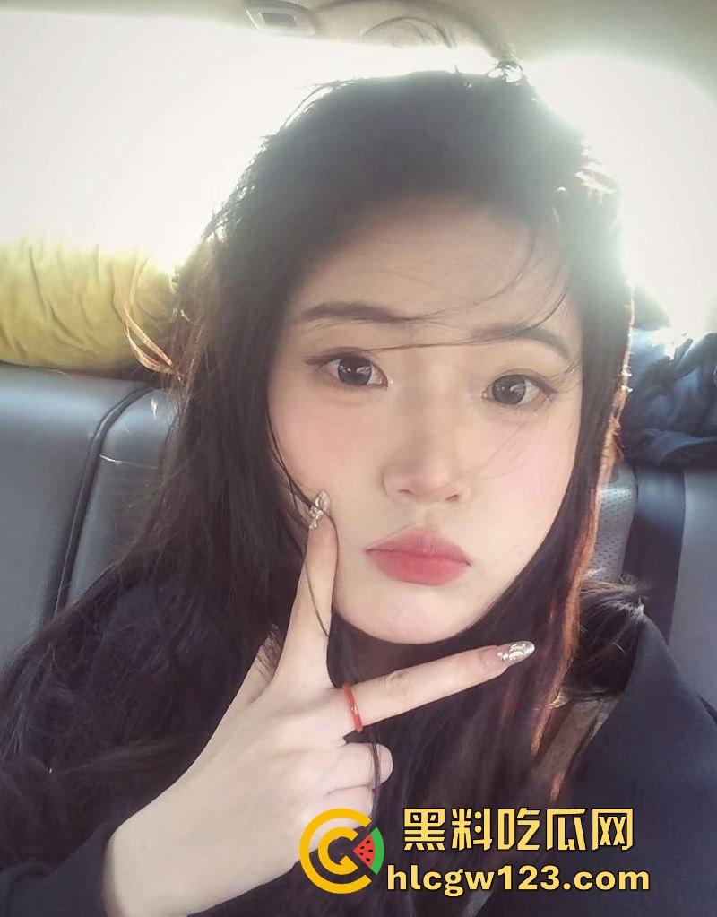 陕西艺术学院【林灰灰】清纯眼镜妹性爱视频泄露 与男友在酒店走廊释放欲望 翘臀被猛烈进攻 刺激感飙升！-1