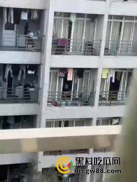 东莞开放大学阳台导管哥爆火，妹子偷拍全程，一边录一边激动，学校这开放程度绝对天花板！-7