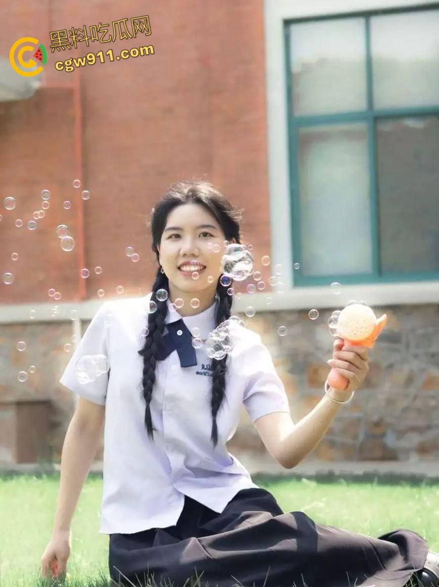 华中科技大学【刘婷婷】，为了缓解学习压力约炮体育生，SM捆绑调教口交，清纯嫩妹也有受虐发骚的一面 ！-1