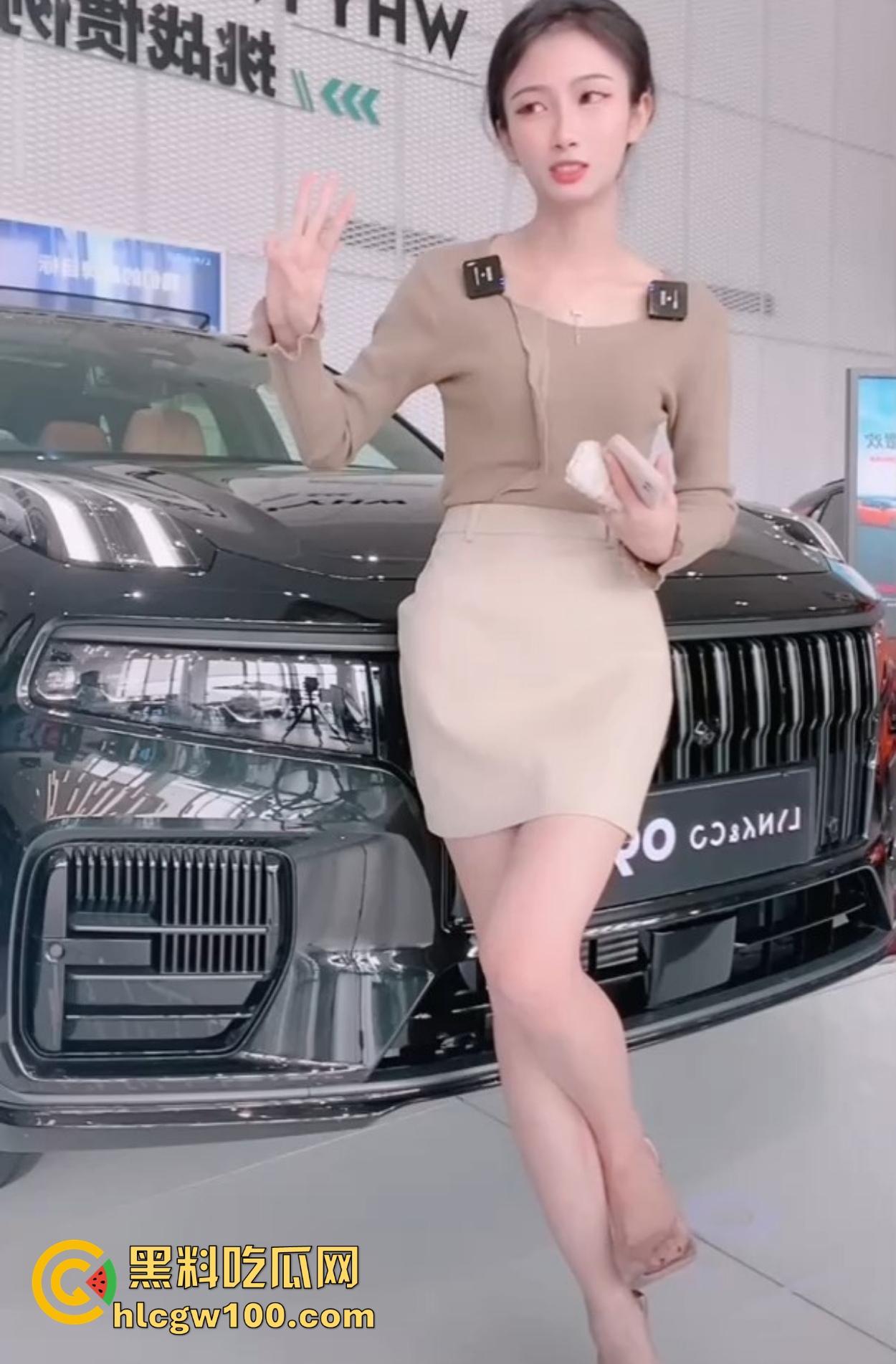 抖音美女销售『不偷腥的猫』塞跳蛋卖车，榜一大哥远程遥控，车漆反光暴露娇喘全程，这销冠玩法太绝了！-5