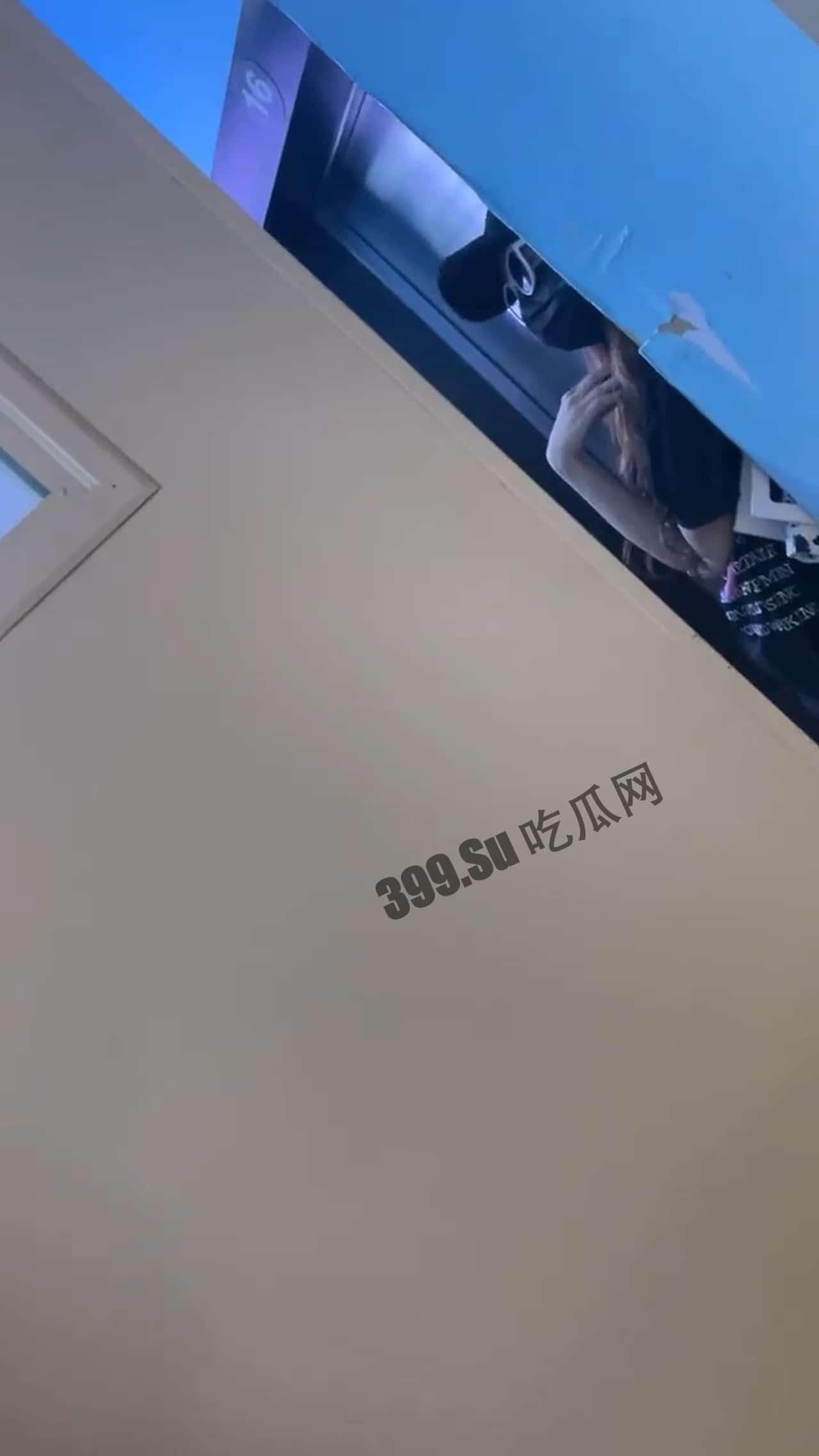 4月27日广东阳江的网红，江女生带他来江门，俩人不是男女朋友，男的睡完她又睡她朋友，女的气不过要来揭穿男子-5