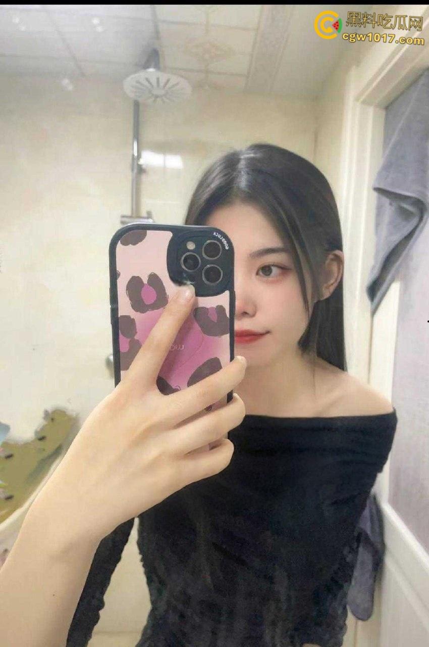 黑龙江省农商银行【赵蕊】，悬崖式分手被男友遭曝光，娇小美乳穿着情趣黑丝，趴在床上被猛猛打桩！-1