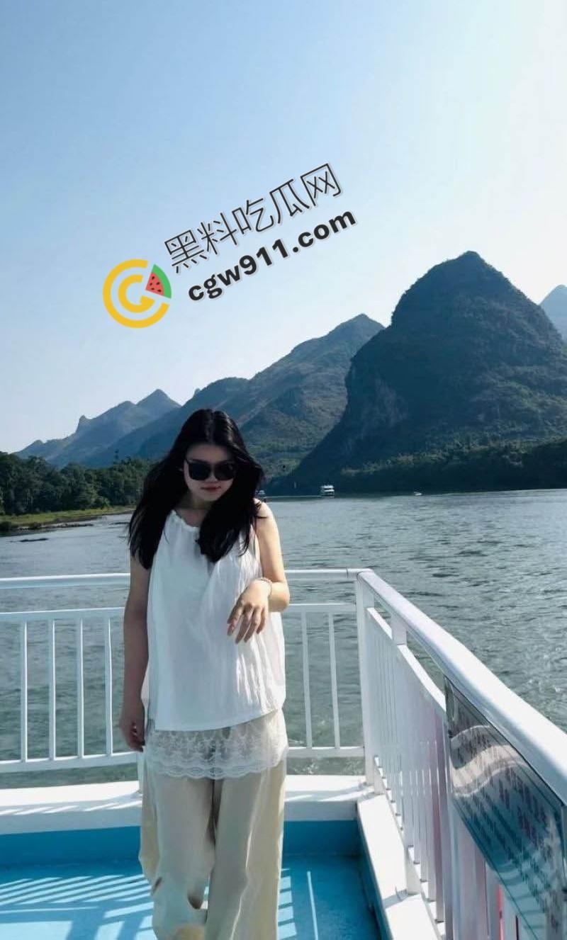 河南金牌销售【余欢欢】为业绩出卖身体，瞒男友成客户小母狗，豪乳圆臀环伺，女上位骑乘榨精，淫靡不堪-2