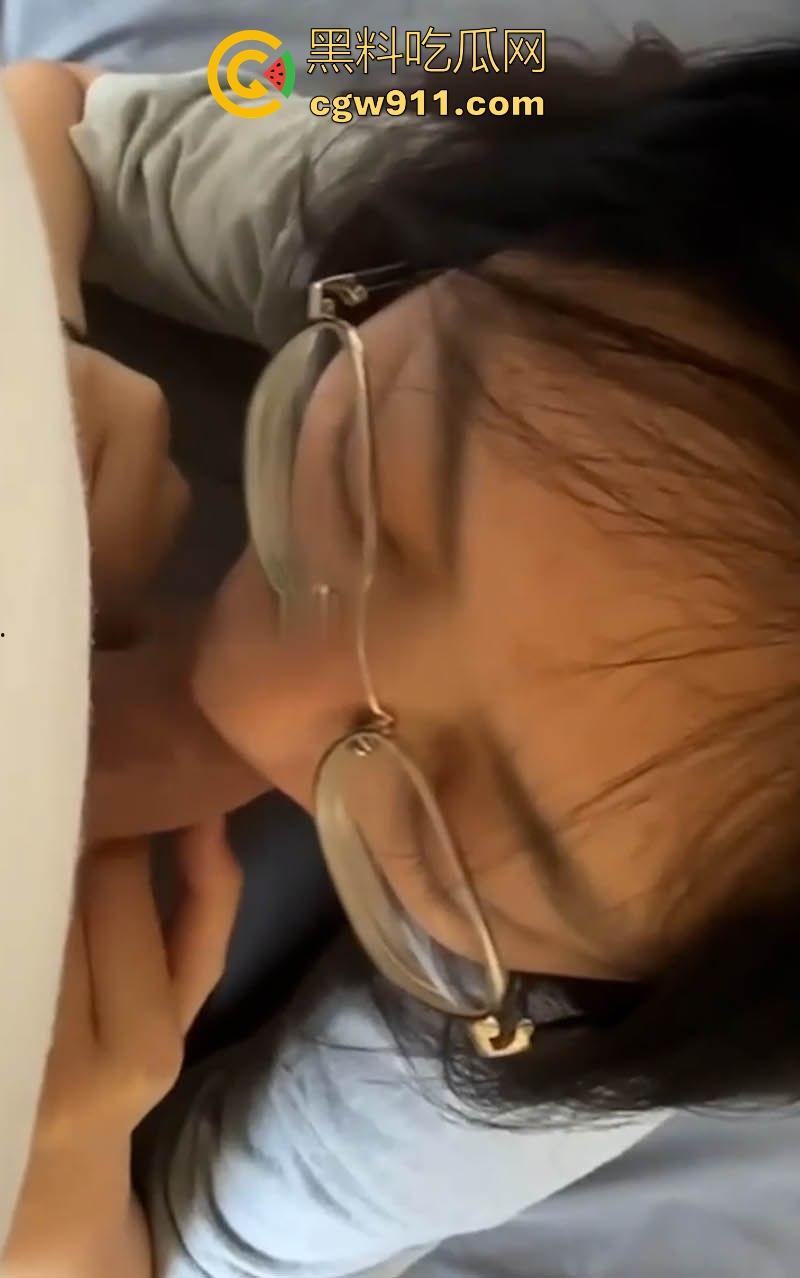 佛山南海一中语文老师【苏怡】私密视频流出，端庄外表藏骚心，极品身材露脸性爱，口交自慰挑逗欲火！-7