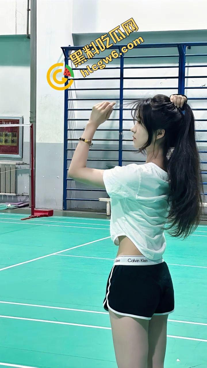 江西软件大专羽毛球马尾少女『张婷玉』蒙眼吃鸡上位摇曳 反差淫荡骚母狗！原创独家曝光！-1