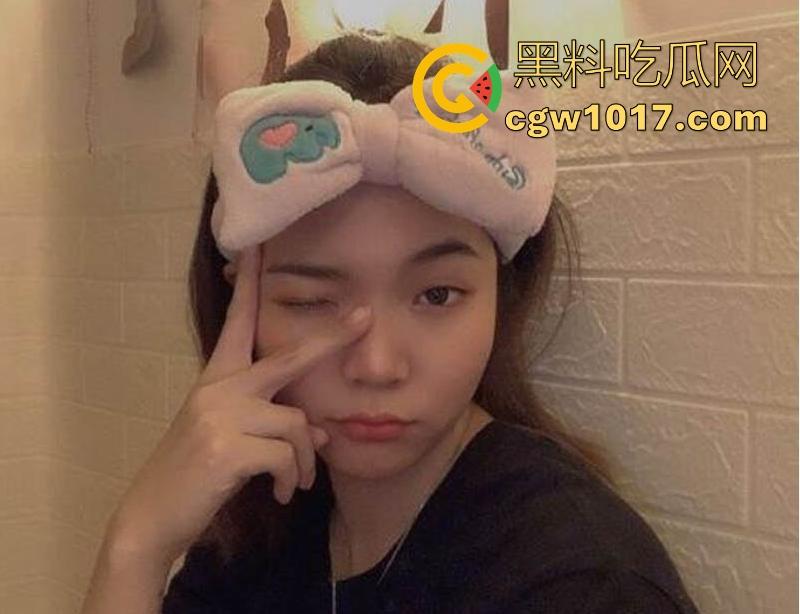 哈尔滨财经大学【刘洋】与学长性爱视频流出，清纯校园女神露脸含住粗壮鸡巴，翘臀高撅露粉嫩紧穴发情小母狗！-3