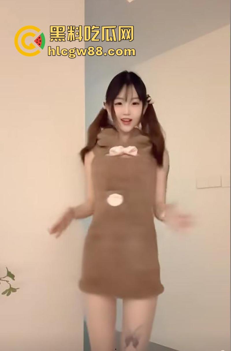 抖音高颜值网红【炒河粉】极品身材性感嫩妹 贫乳长腿可爱诱人 大尺度全裸私拍流出-4