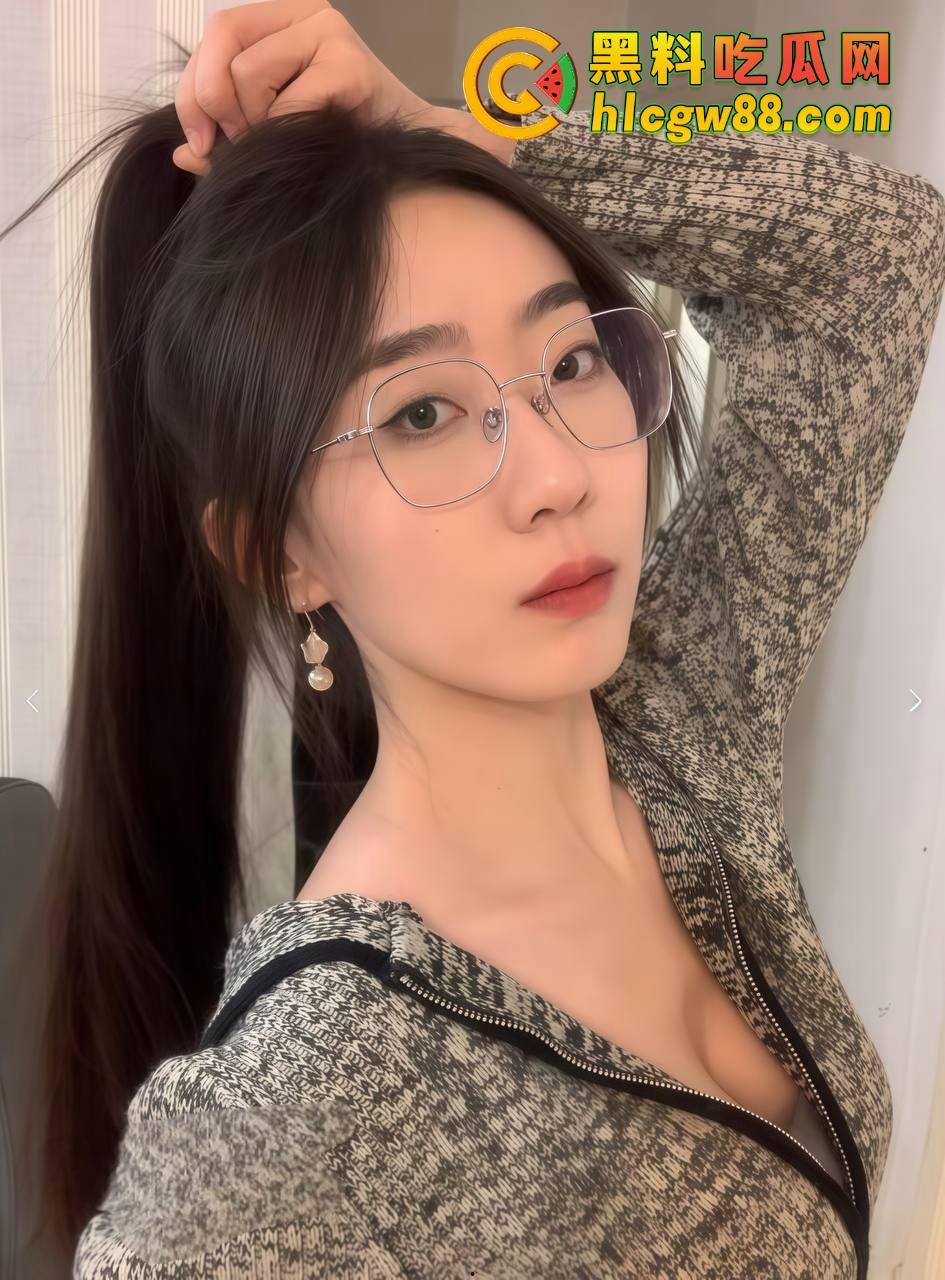 成都少城小学骚鸡老师『苏靖雯』家长肉便器，酒店操逼浪叫不断，眼镜婊爽得翻白眼淫水喷满床！-1