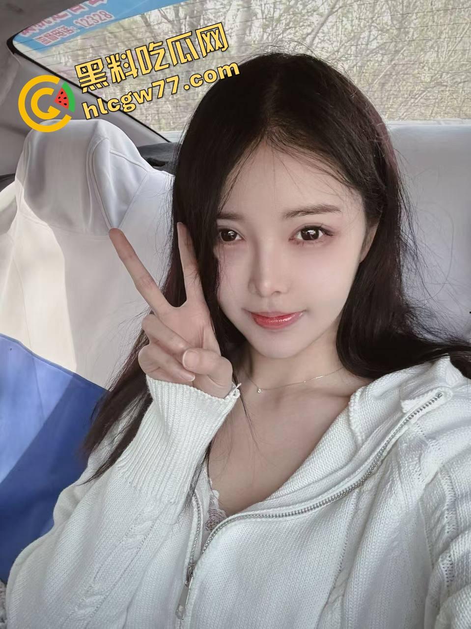 别看高中时装得纯，济南这【黄薇】私下骚得能申请国家级认证了，宿舍自拍都能剪出一部AV！-3