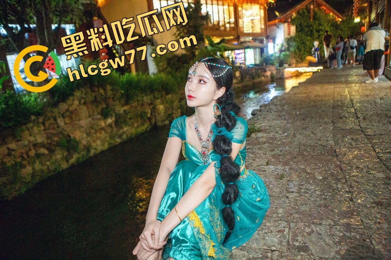 别看高中时装得纯，济南这【黄薇】私下骚得能申请国家级认证了，宿舍自拍都能剪出一部AV！-4