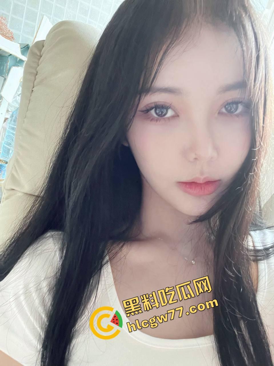 别看高中时装得纯，济南这【黄薇】私下骚得能申请国家级认证了，宿舍自拍都能剪出一部AV！-7