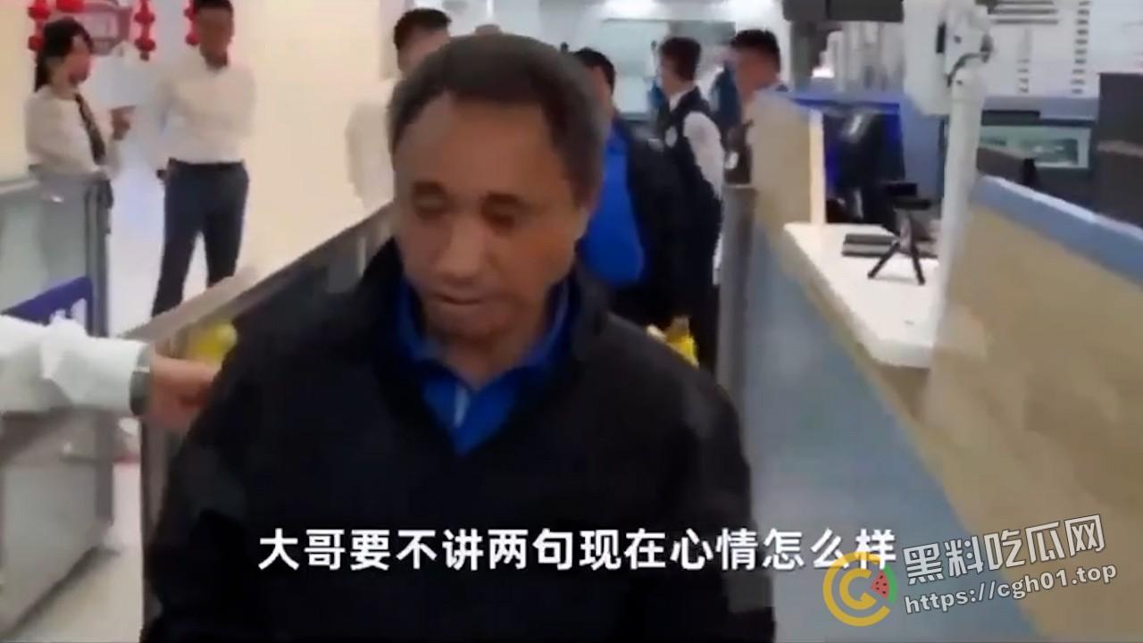 金门大陆渔民溺死事件 东部战区微博评论区被冲 溺死渔民打捞视频已经被删评论流出-10