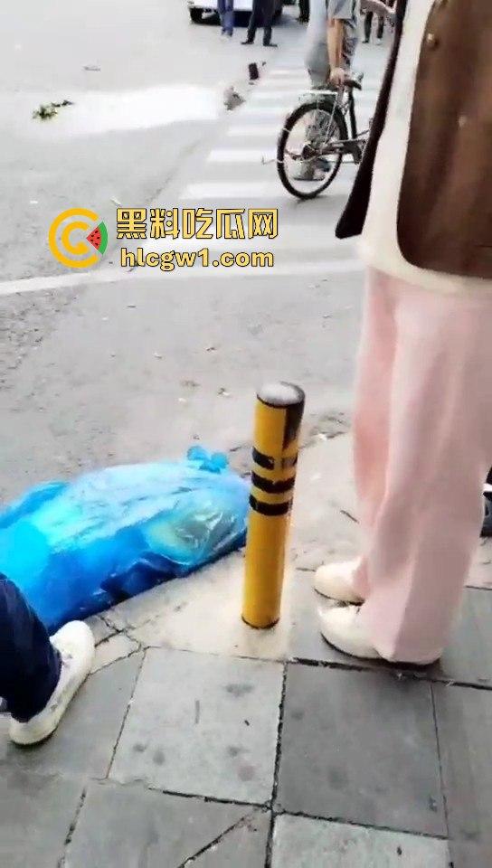 开平市街上惊现人肉保龄球！男子驾车撞飞8人，连刹车都懒得碰，不带刹车像玩游戏一样！-6