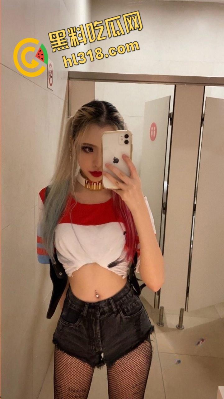 高颜值情侣露脸激情啪啪，女主跪在地上含情脉脉的吞吐，后入小骚穴娇喘连连，男友都要被榨干了 ！-4