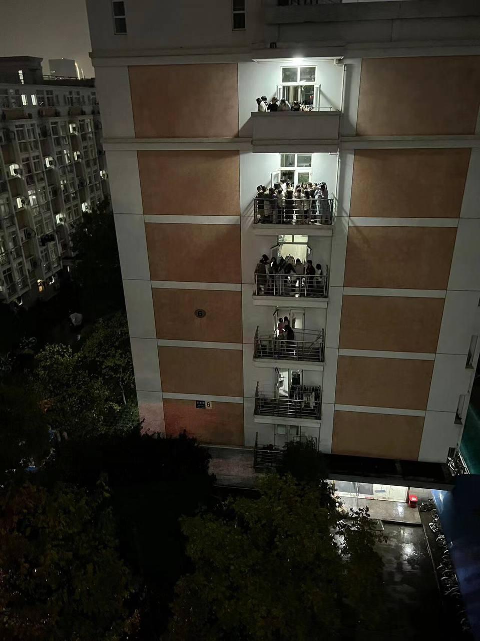 浙江中医药大学杀人事件！忍受不了舍友的吵闹将其抹脖后跳楼 留下遗书给父母 现场血腥画面流出-10