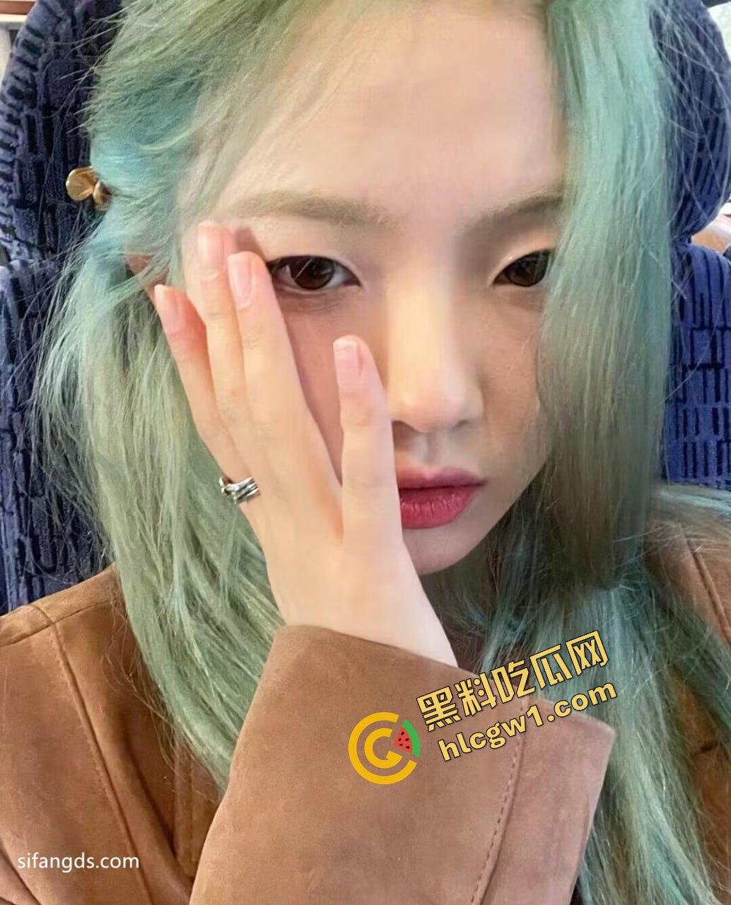 湖南艺术职业学院艺术生『曾庆琴』绿发反差母狗 与男友多体位做爱 被闺蜜发现 独家曝光！-2