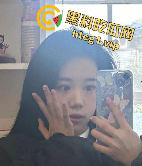 重庆反差学生妹段晓婷兼职游戏陪玩！金主调教下的自慰视频曝光！-1