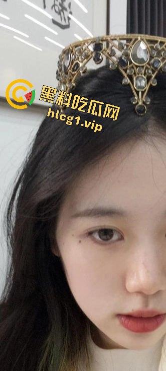 重庆反差学生妹段晓婷兼职游戏陪玩！金主调教下的自慰视频曝光！-2