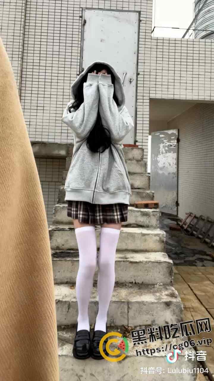 开盒抖音三百万身材博主【卢卢biu】首次露脸公开 史诗级照骗 好悬没给我牛牛吓萎了-4