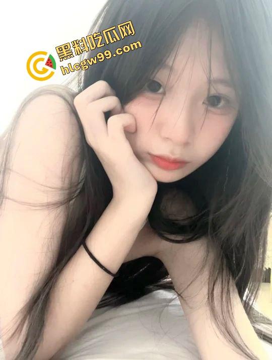 陕西艺术职业甜妹反差婊【庄可怡】厕所骚私拍露出嫩乳,腰眼白臀暴力输出嫩逼娇喘,独家曝光流出!-1