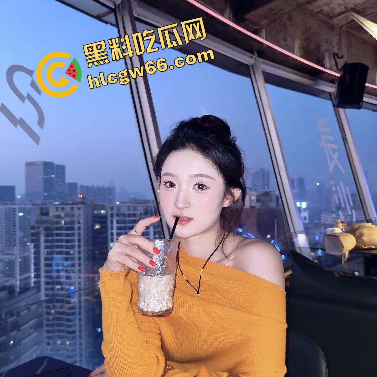 上海大学【刘蕾】穿女仆装被男友和兄弟轮番操翻，粉嫩肉穴夹得贼紧，叫声骚到想冲进去一起上！-4