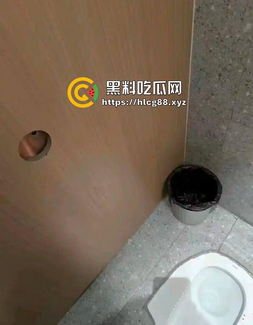 宁波万象城鸟洞事件，群友挖洞被抓，赔7000补窟窿，原来厕所鸟洞是他妈的专业户挖的！-7