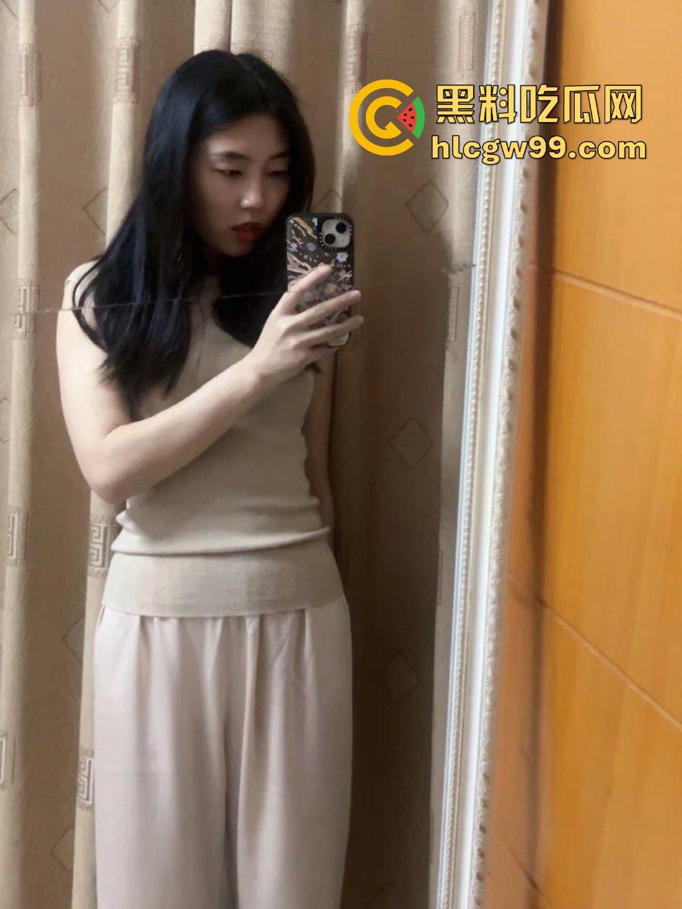 真实KTV厕所强奸醉酒90后少妇！喝死鱼后被猥琐男捡尸拖到厕所里爆操，与其反抗不如享受！-2