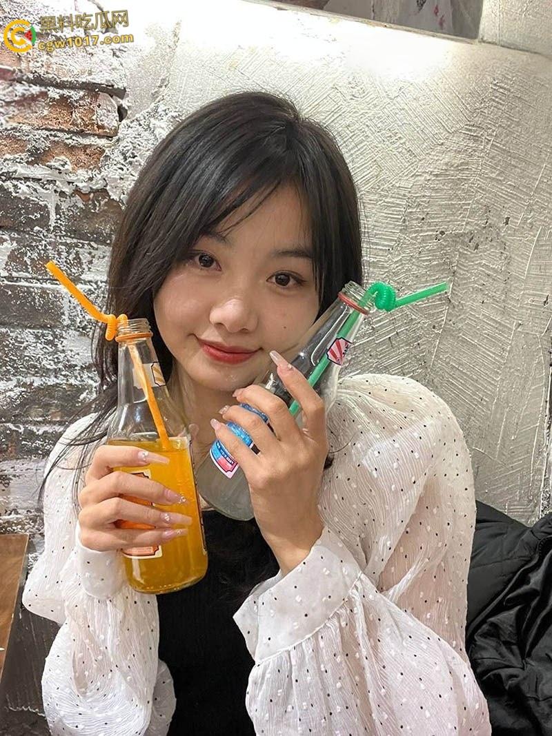 广东大一学生妹【丁雨婷】下海卖淫，为还贷被金主肆意玩弄，娇小身材被多体位猛怼骚穴，高潮尖叫！-1