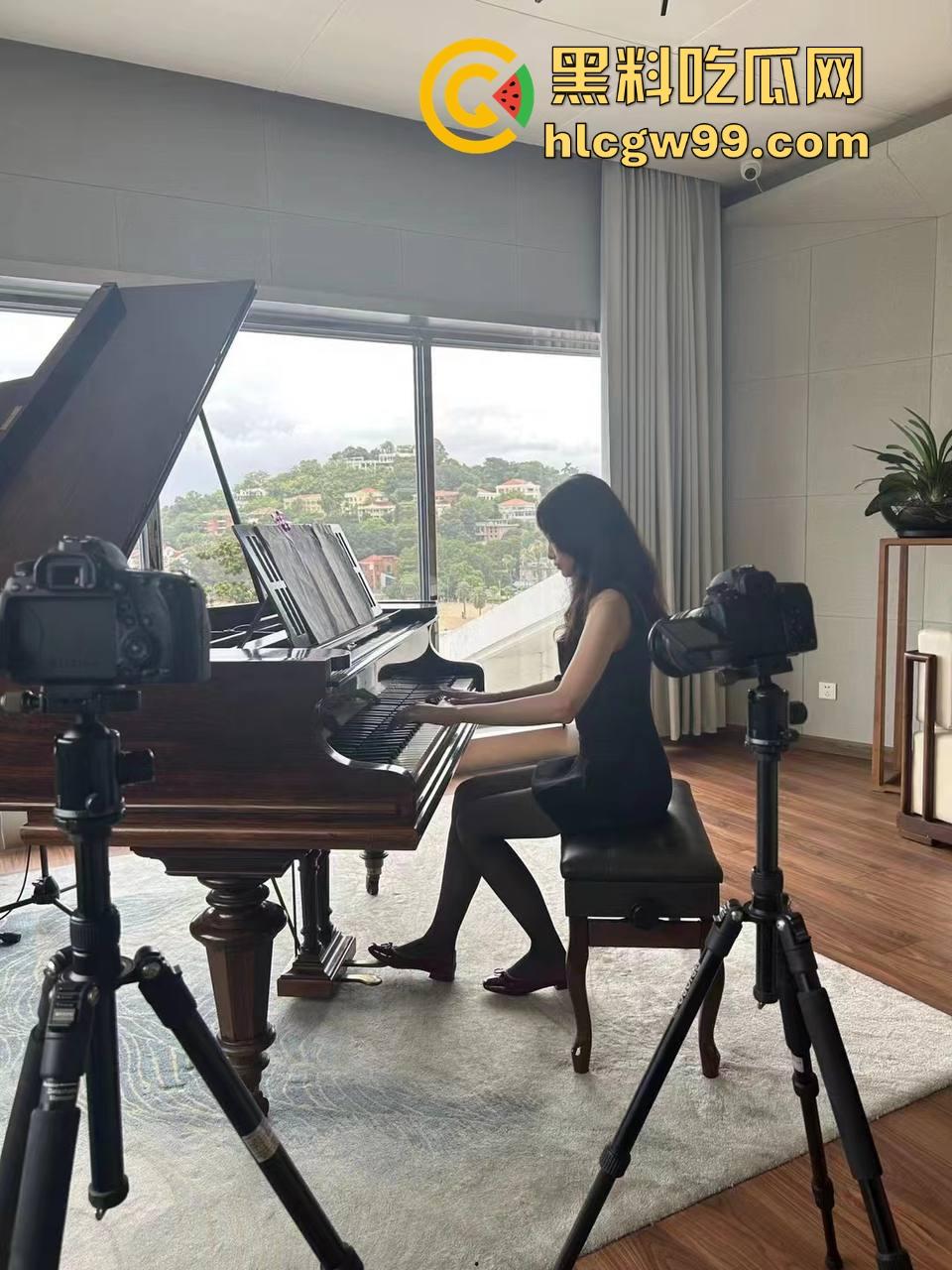 谁的小姨这么懂事？丝袜当滑滑梯，这童年简直是男人的梦想，这待遇让人直接柠檬精上身酸到不行！-8