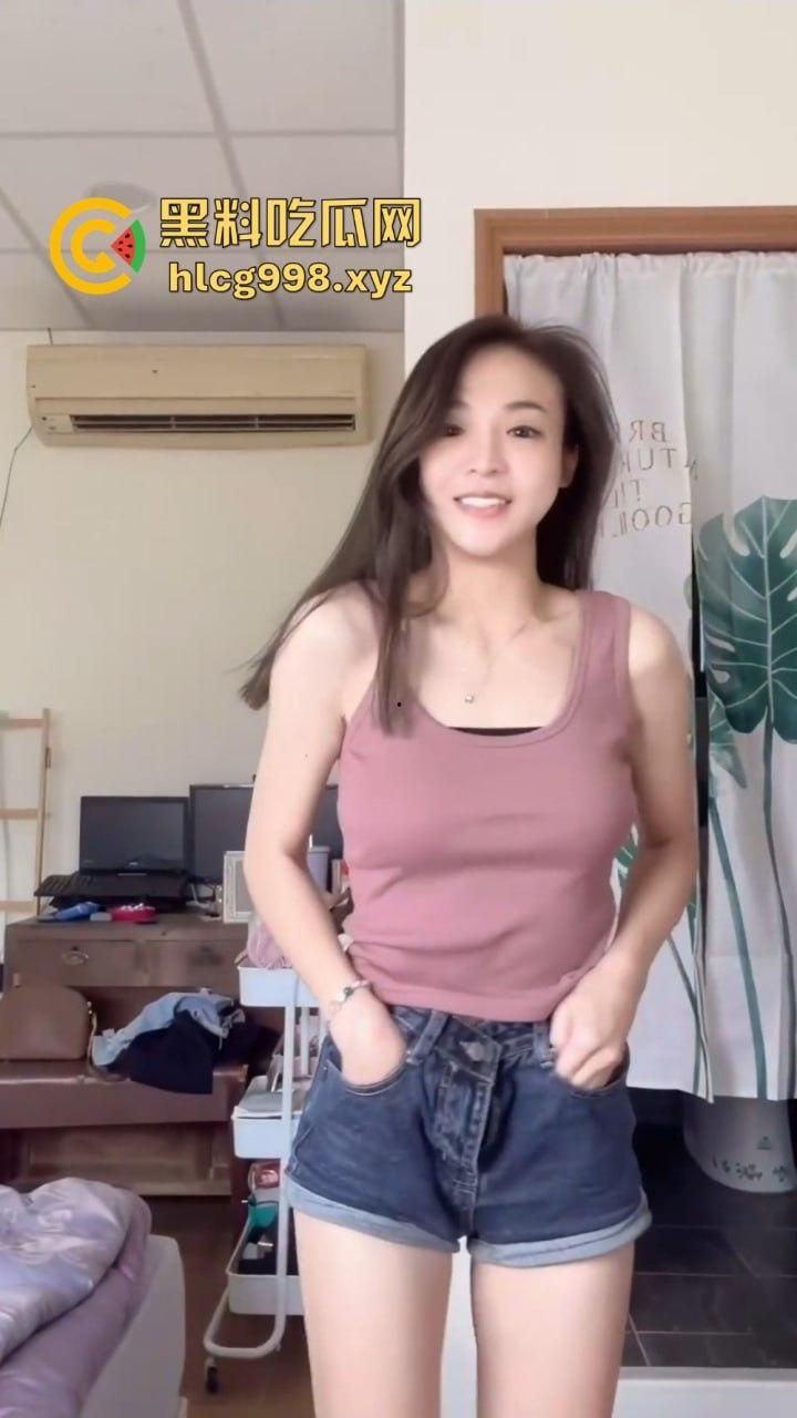 吉林美少女【欧阳依云】居家全裸自拍视频云盘被爆，骚里骚气的身材全曝光！-3