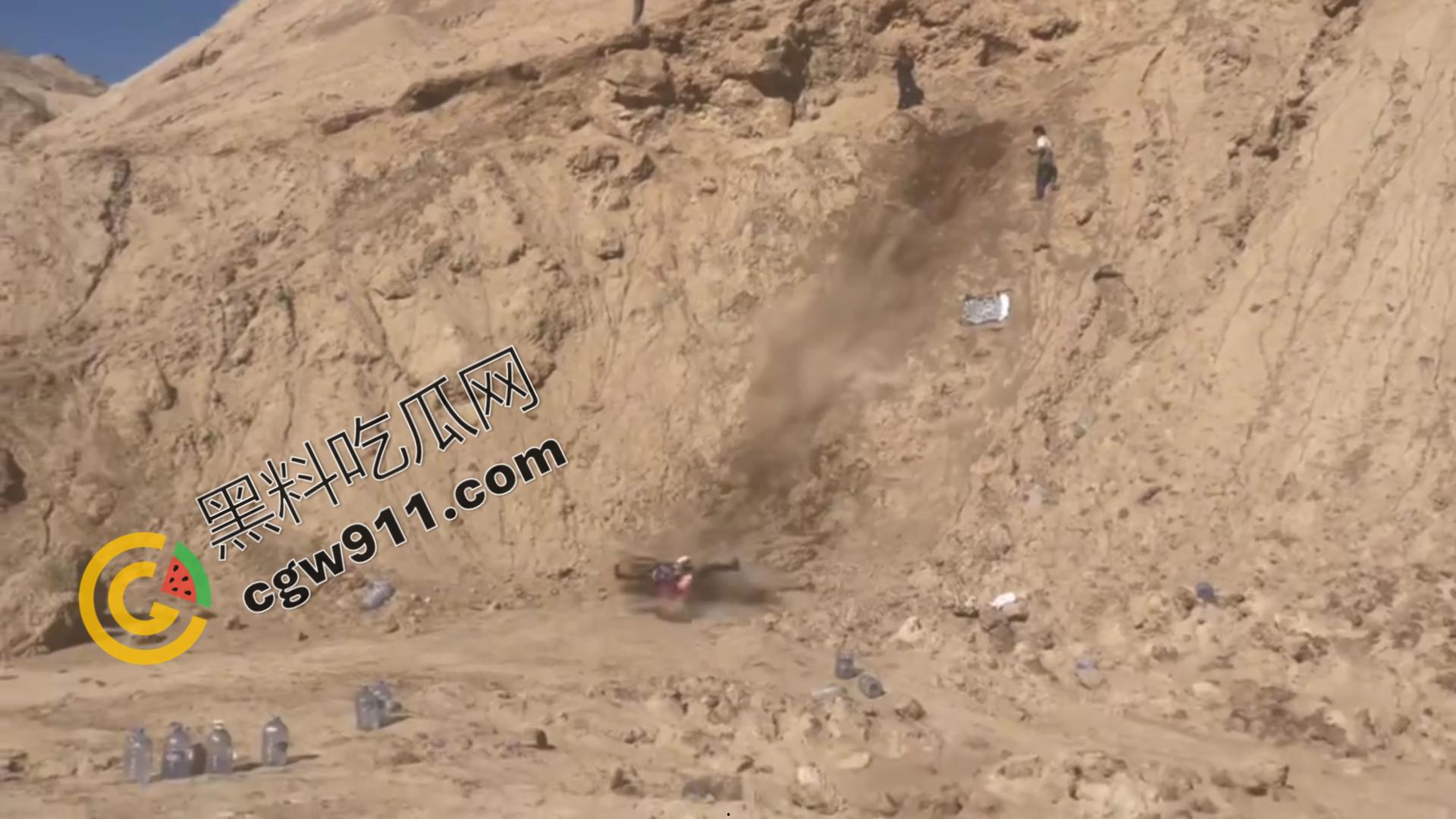 新疆吐鲁番：极限跳崖！山地速降的年轻爱好者壮烈10米跳崖，血染岩壁，英雄折翼-4