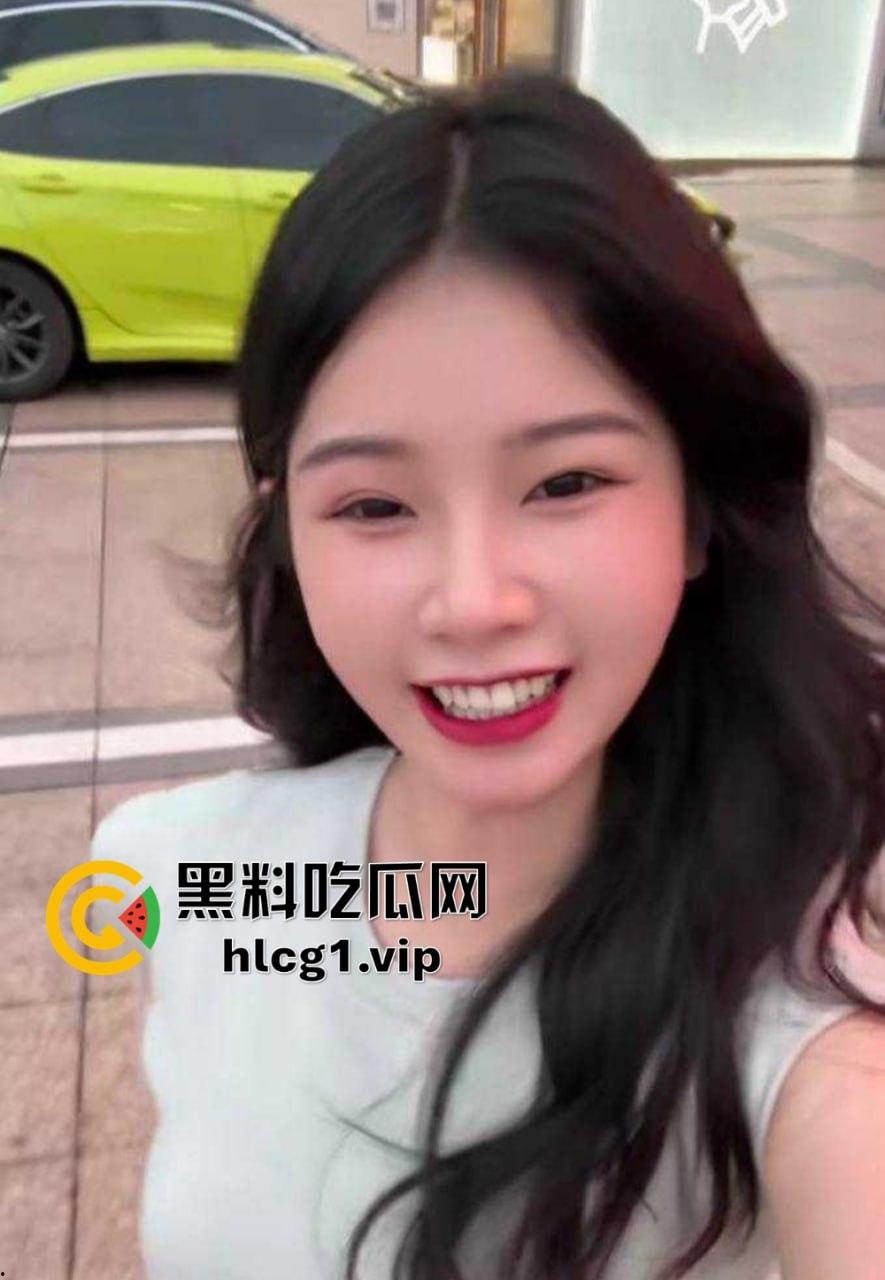 抖音60万粉丝的快乐小宝出手阔绰！酒吧豪掷千金点男模，腹肌小哥享受顶级福利！-3