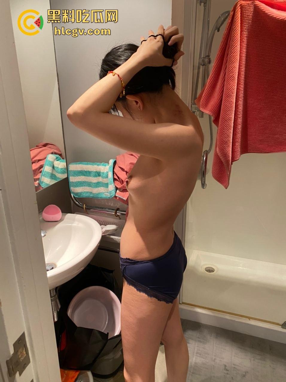 校花『李思思』娇小白虎视频外泄，青海艺术学院一夜爆红！淫像销魂这实力直接进传媒了吧？-11