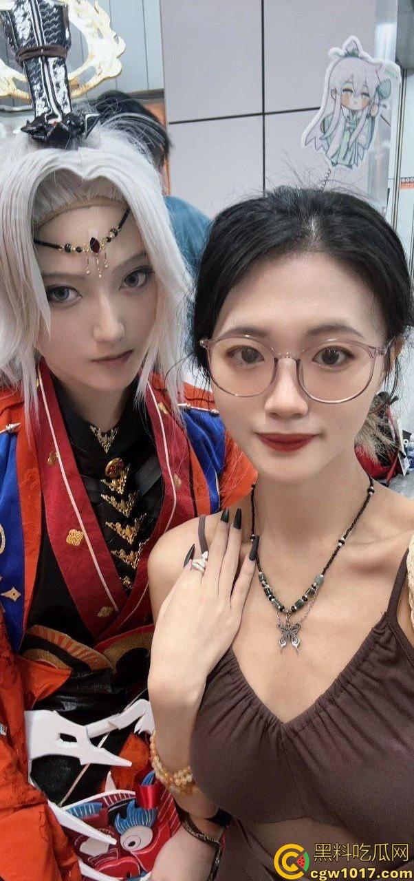 百万粉丝的【strangewomandcl】人妻反差婊彻底社死!付费群露脸被操到喷水,精液从逼里流一地!-5