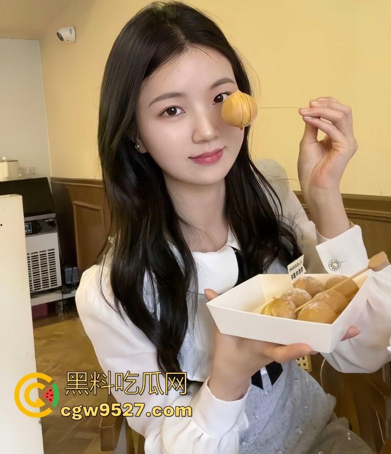 约炮极品顺德少妇【林薇薇】深喉口爆吞精，湿漉漉的嫩穴被猛插，玩具铃铛插屁眼，无套后入淫叫不停！-2