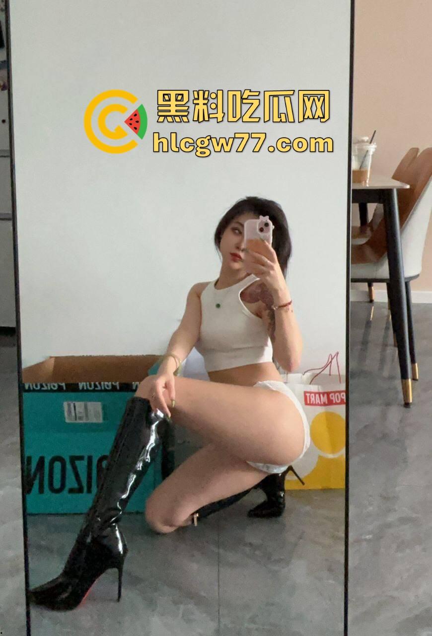 踏马是个人才啊，拿鱼换炮！两个钓鱼佬拿钓的鱼去找街边快餐店换炮，还真被他换到了！-2