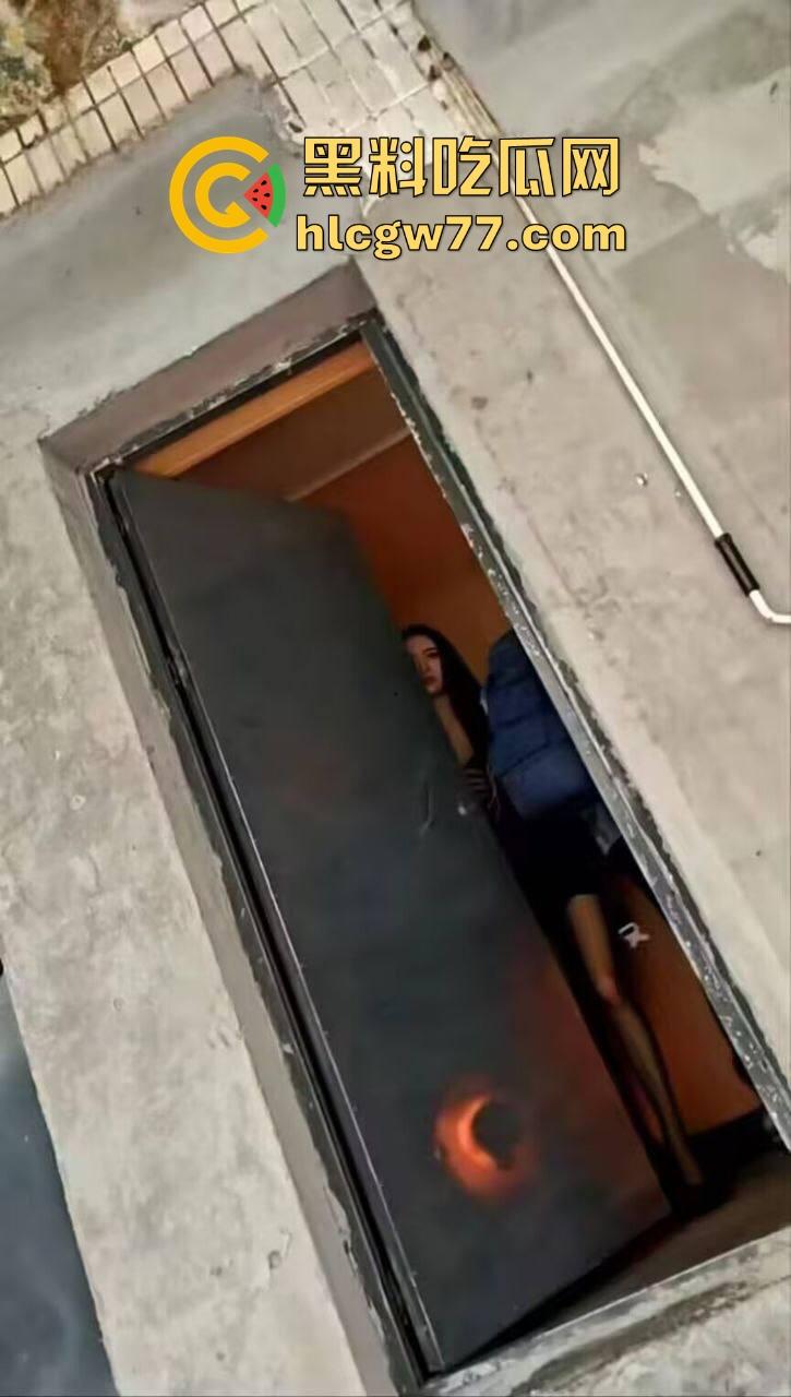 踏马是个人才啊，拿鱼换炮！两个钓鱼佬拿钓的鱼去找街边快餐店换炮，还真被他换到了！-3