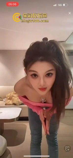 抖音颜值网红【唐晴】擦边直播录屏曝光，每送个跑车飞机就弯腰漏出大奶感谢金主，流量拉满。-16